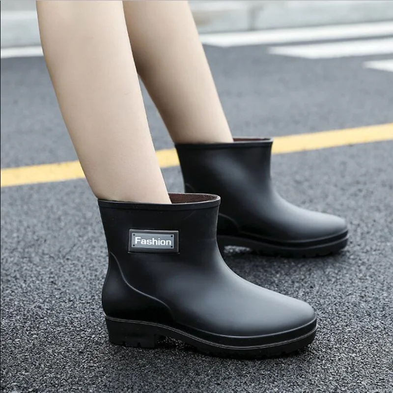 Fashion Hot Selling Women Rain Boots PVC Waterproof Shoes New Mid-tube Outdoor Lightweight Non-slip Wear-Resistant Rubber Shoes