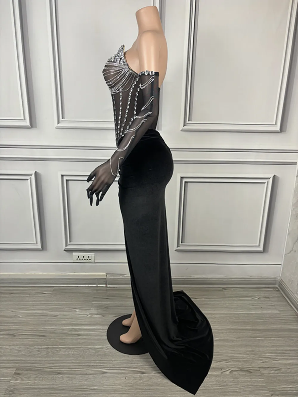 Czarny strój gogo-dancerki, elegancka sukienka drag queen z dżetami, damski strój na festiwal, imprezę, występ sceniczny dla piosenkarki, model yj260