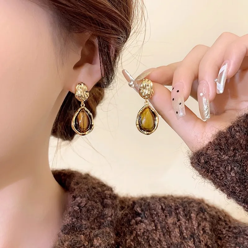 2023 New Korean Exquisite Water Drop Profiling Earrings Elegant Fashion Simplicity Sweet Senior Women Drop Earrings Jewelry