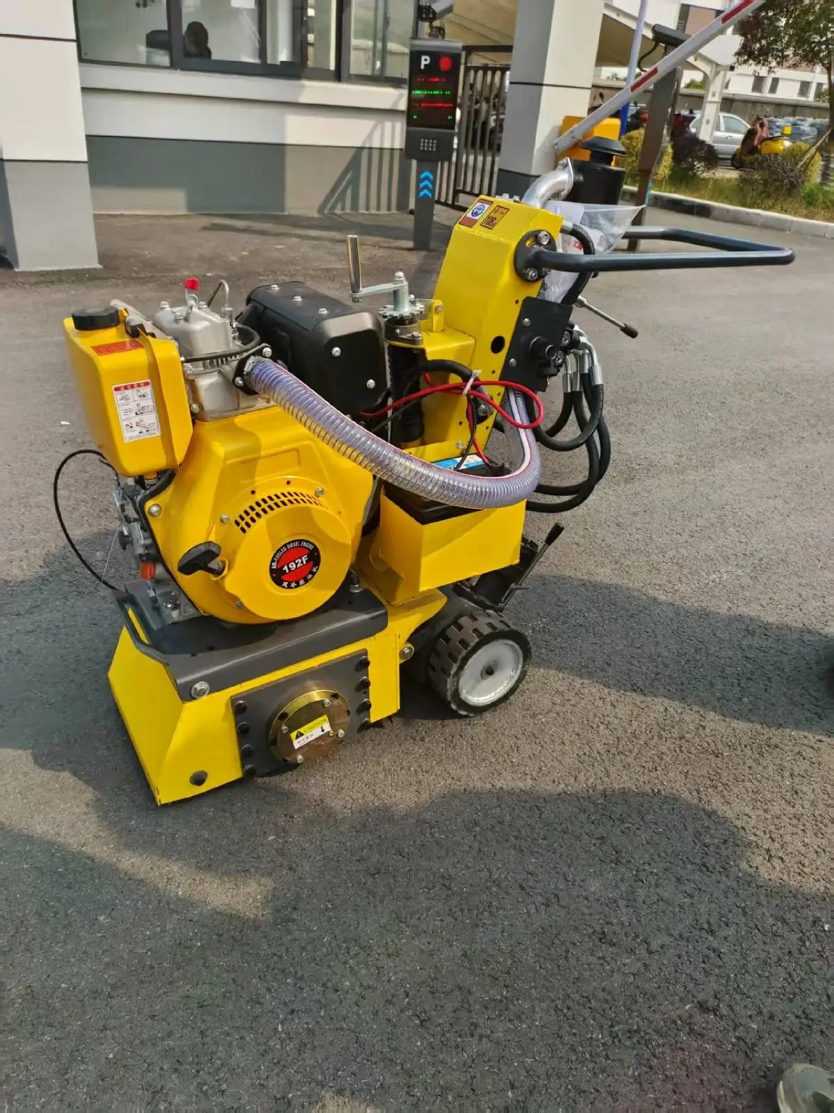 Fully Hydraulic Self-Propelled Road Marking Line Removal Machine 13HP