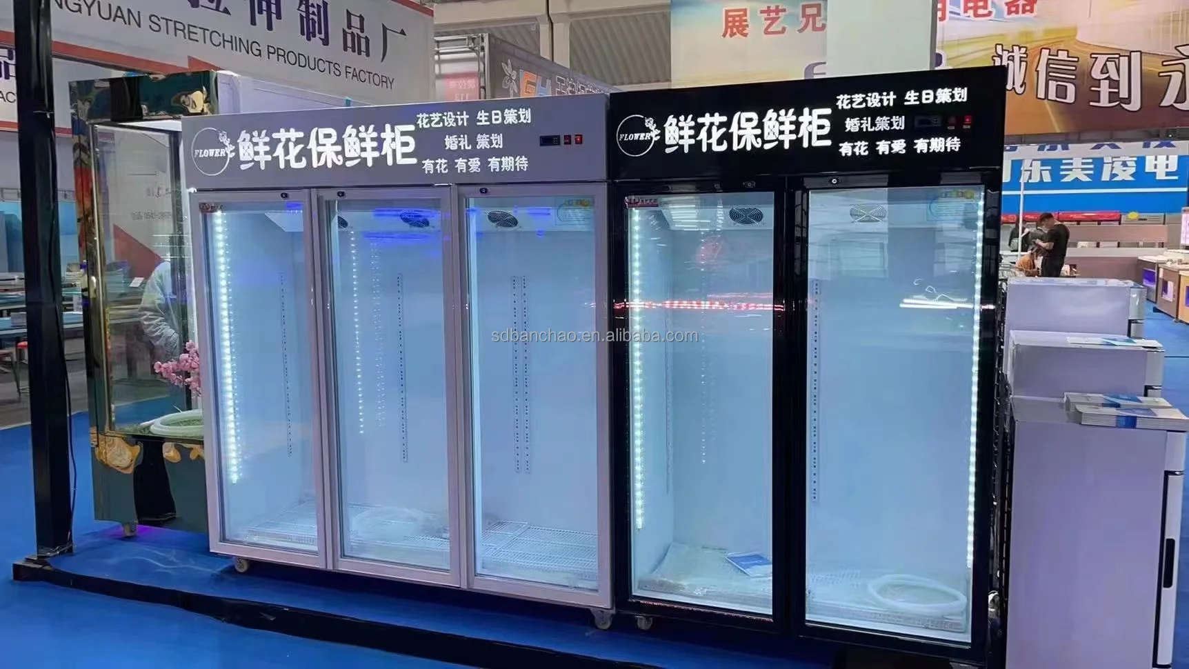 Vertical Commercial Refrigerated Showcase Custom-Sized Air Cooling Cabinet for Fresh Flowers in Summer 5 Star Energy Efficiency