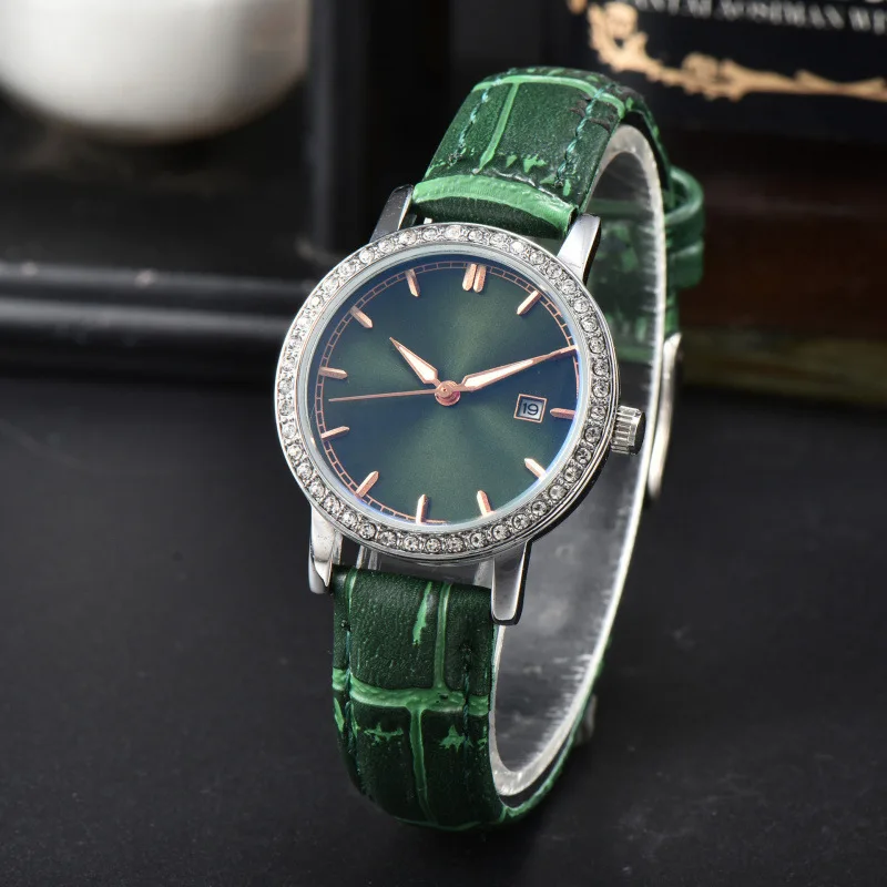 ​ ​ 2025 ساعة كوارتز نسائية فاخرة ستانلس ستيل ياقوت كريستال مقاومة للماء 50 متر تصميم بسيط قرص صغير أنيق