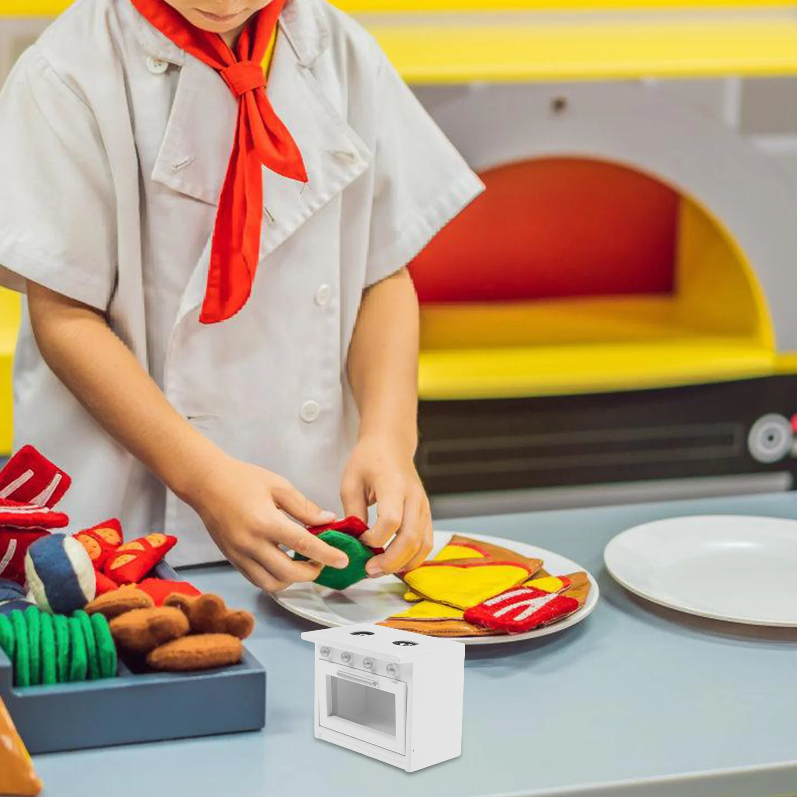 Il mini fornello a gas modello di scena decora la cucina in miniatura bianca strumento di ornamento per bambini