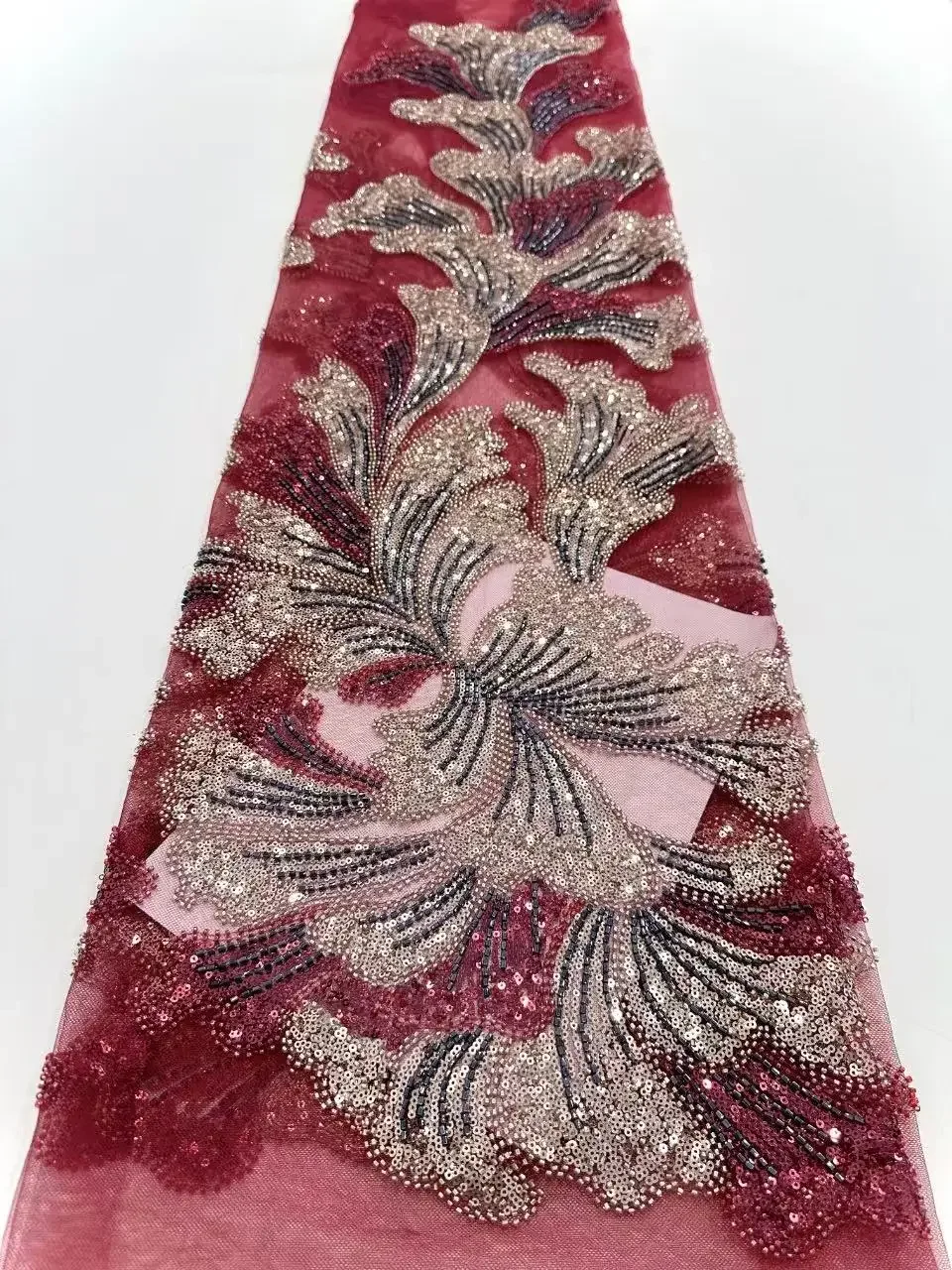 Сшитая роскошной французской кружевной ткани с блестками, африканской вышивкой жениха из бисера, нигерийским и качественным платьем.