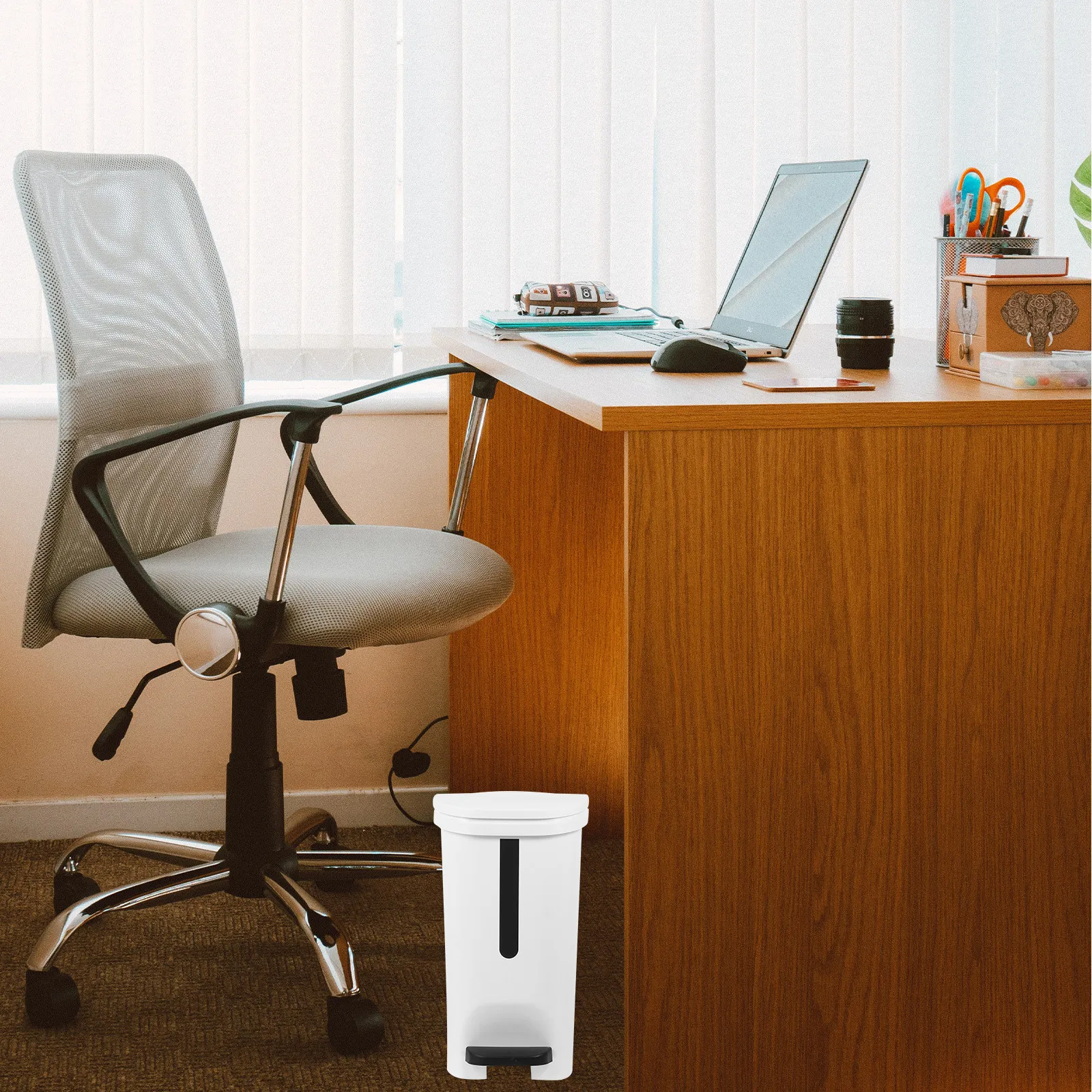 10L Step on Trash Can Foot Pedal Trash Can with Lid Hands Free Operation Odor Proof Sealing Home Office Bedroom Bathroom Garbage