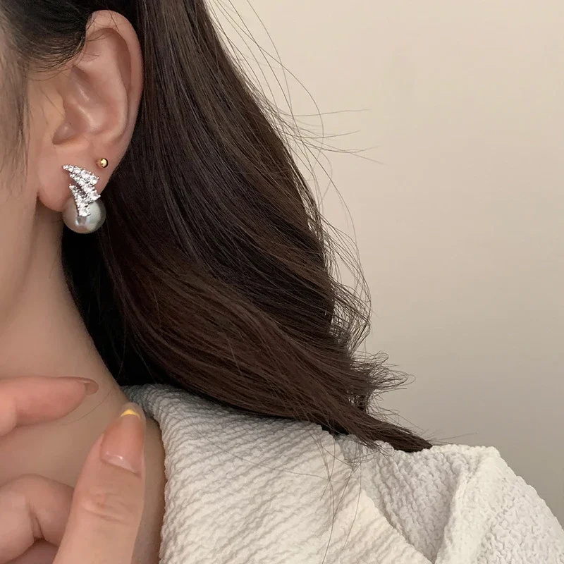 Orecchini a bottone con perle di conchiglia di zirconi in vero argento sterling 925 per le donne Accessori rotondi minimalisti di alta gioielleria geometrica alla moda