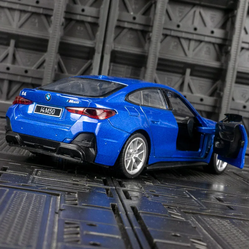 1/34 Scale BMW I4 M50 รถของเล่นDiecastโลหะกีฬายานพาหนะจําลองเสียงดึงกลับคอลเลกชันของเล่นเด็กของขวัญ