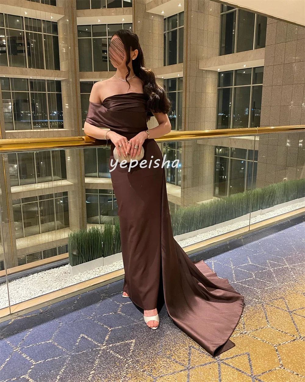 ชุดเดรสยาวแบบเรียบง่ายแบบเป็นทางการแบบจีบตรงแบบเปิดไหล่ ชุดเดรสสำหรับโอกาสพิเศษ คุณภาพสูงที่ประณีต