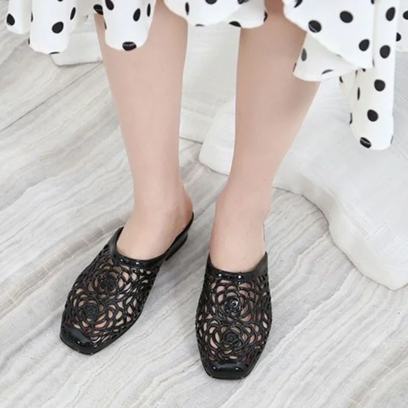 

Обувь для женщин на пляже. Женские шлепанцы на каблуке. Уникальные повседневные сандалии H. Оптовая продажа. Нескользящие VIP-сандалии небольшого размера.