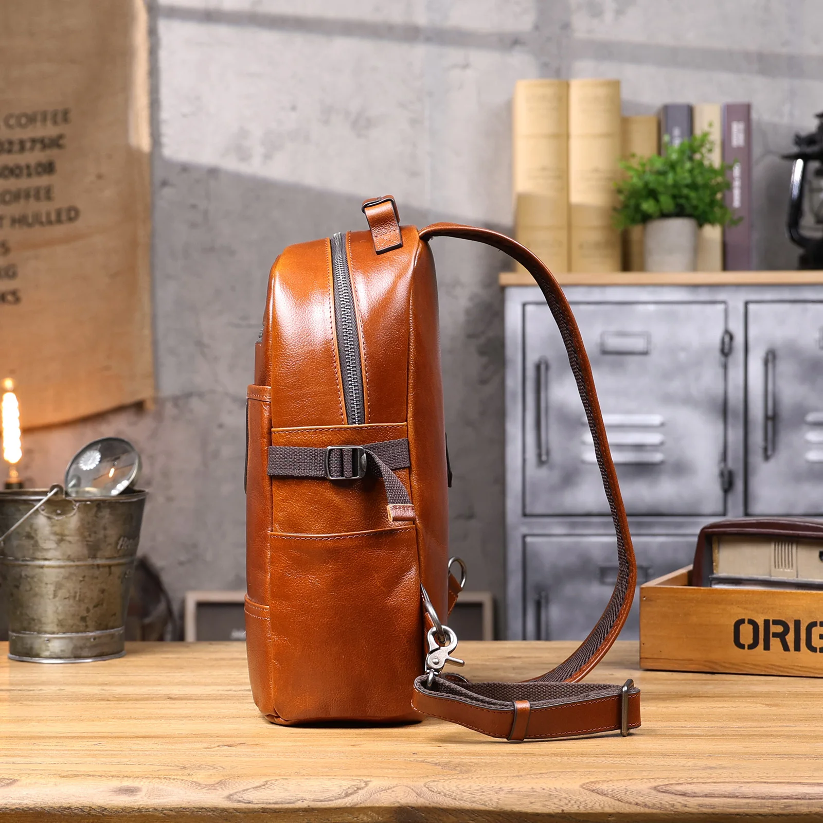 S.WORKER Herren-Umhängetasche aus hochwertigem, pflanzlich gegerbtem Leder, lässige Mode-Brusttasche – Detail 9