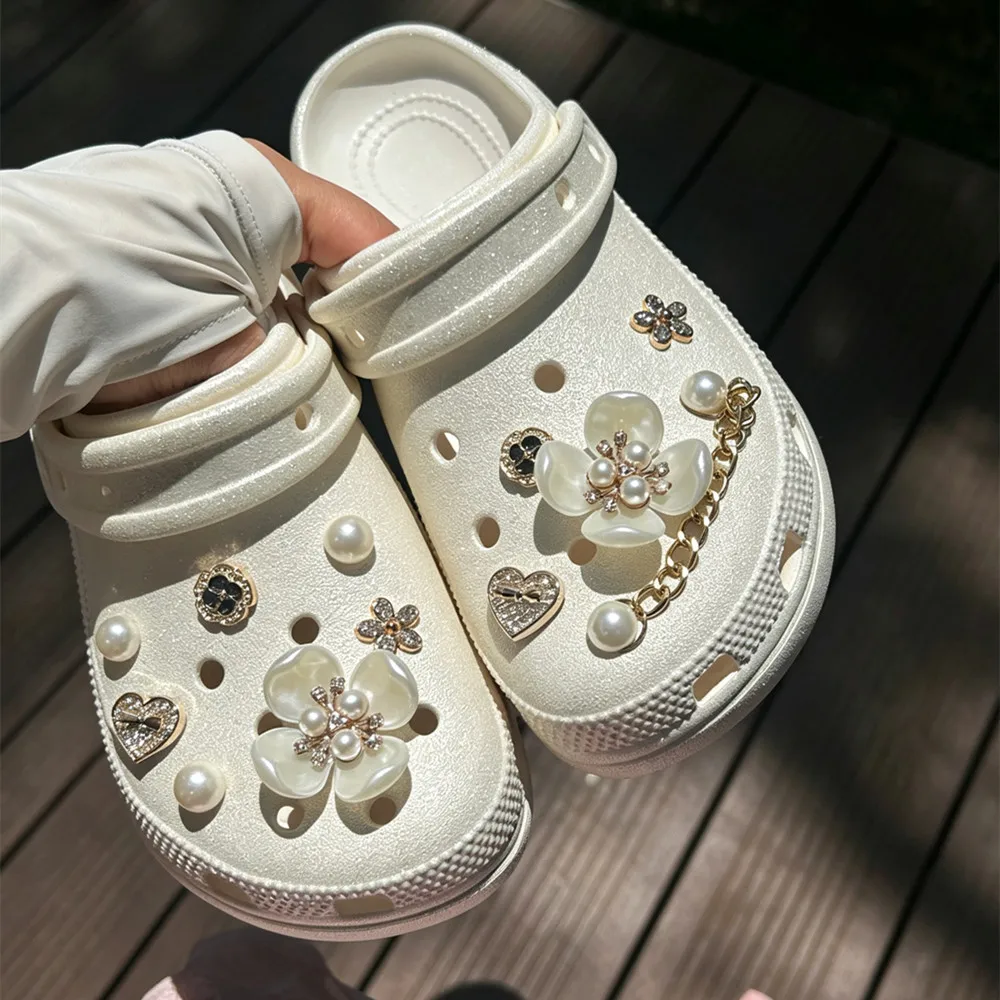 

Набор роскошных украшений для обуви: бантики, сердечки, жемчужные цветы. Декор для пляжных сандалий, летние съемные пряжки для обуви, украшения для сабо.