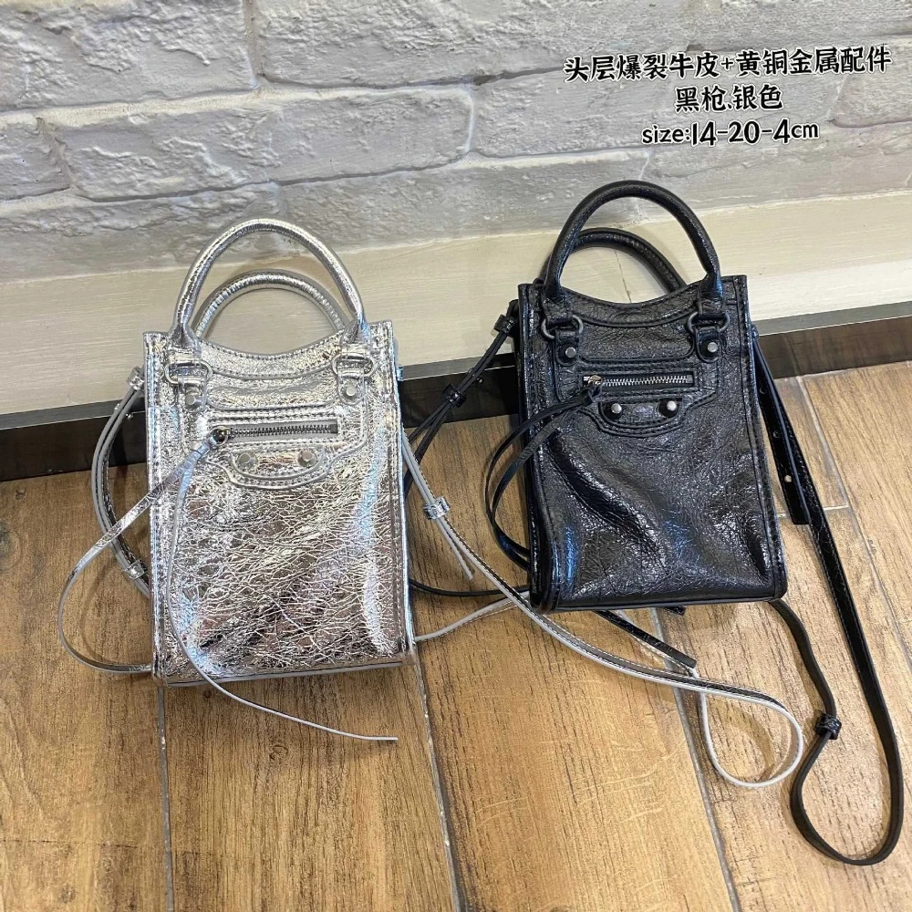 Leather Mobile Phone Bag The Same for Men and Women Retro Rivets Mini Bucket Bag Unique Texture Fashionable and Simple