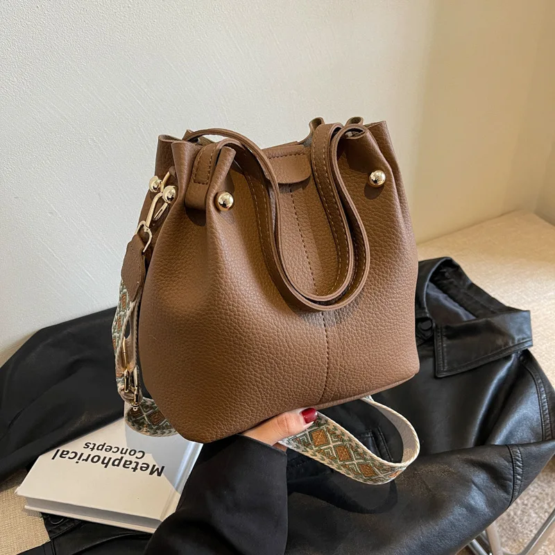 Wide Strap Bucket Bag Fashion Handbag Premium Women's Bag New Versatile Soft Leather Crossbody Shoulder Bags for Women Designer