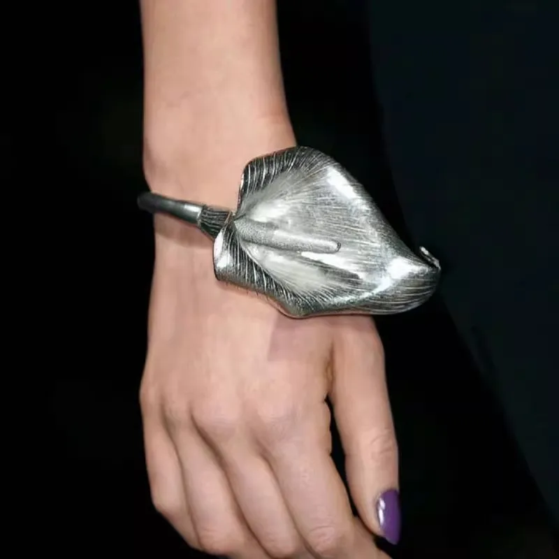 

Exaggerated Metal Flower Adjustable Open Bracelet Bangles for Women Female Vintage Elegant Party Jewelry Show Accessories