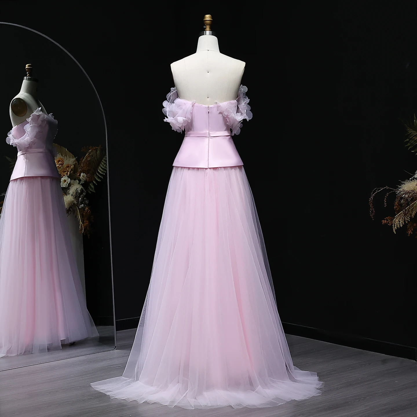 Sharon กล่าวว่าสีชมพู A-Line Tulle ปิดไหล่ชุดราตรี 3D ดอกไม้สําหรับผู้หญิงงานแต่งงานคําพรหมชุด SF228 ที่กําหนดเอง