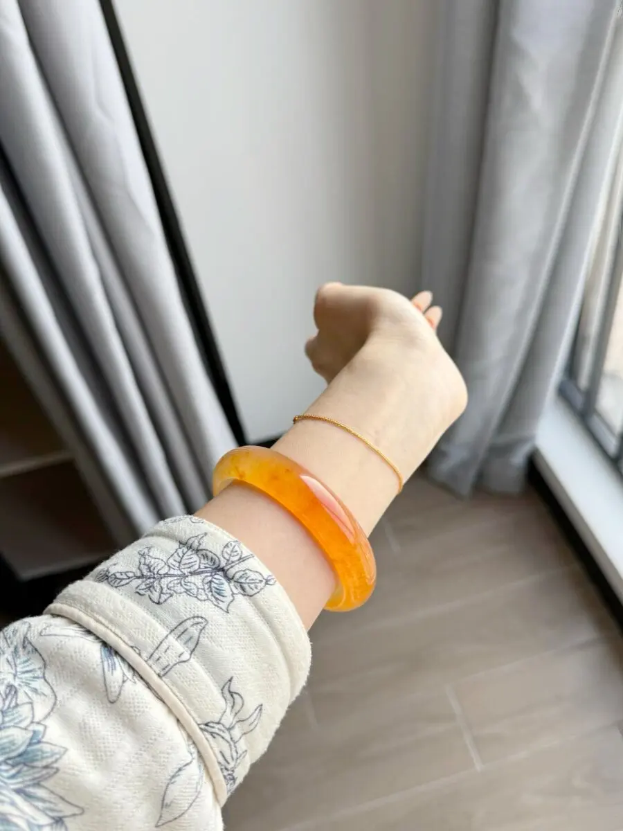 

Браслет из нефрита Хуанлун с высоким содержанием льда, с узором османтуса, из желтого нефрита с эффектом пены.