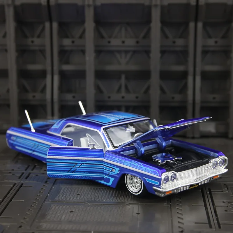 

Коллекционная статическая модель автомобиля Chevrolet Impala SS 1964 года, масштаб 1:26, из литого сплава, для декора стола, дома, витрины, подарок для автолюбителей