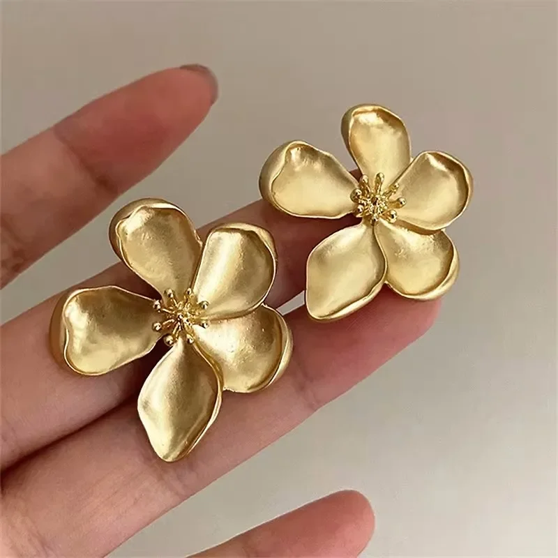 1 Pair Gold Color Matte Texture Metal Flower Retro Earrings for Women Girls Fashion Party Jewelry Gifts Beautiful Floral Earring