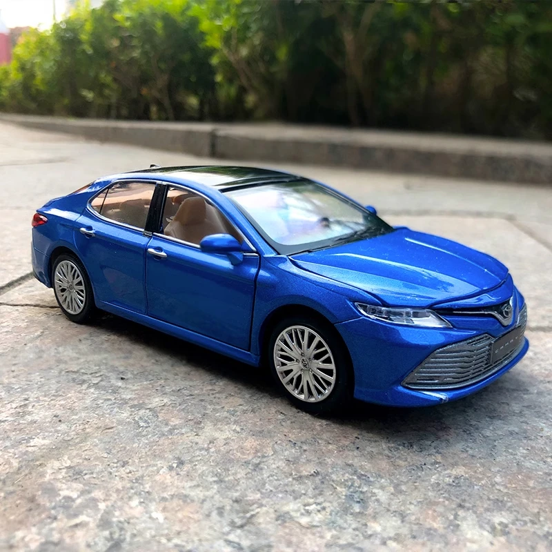 1:32 TOYOTA Camry Eighth generation High Simulation Diecast Car Metal Alloy Model Car Children\'s toys collection gifts F171