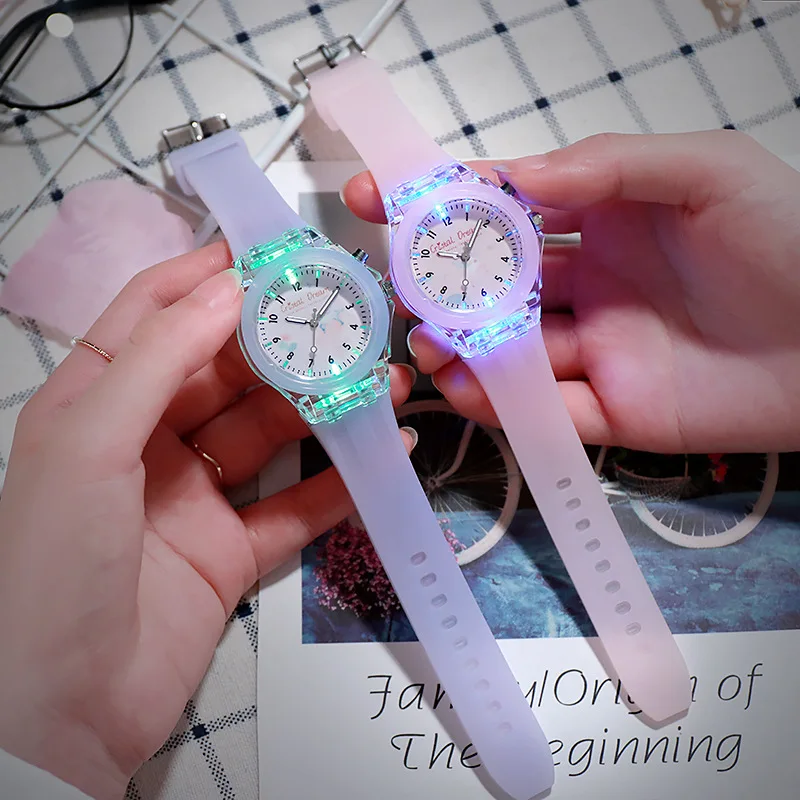 Orologio per bambini Luminoso Orologio per studenti della scuola primaria per ragazzi e ragazze Produzione di orologi per commerce elettroniche con bordo luminoso dei cartoni animati