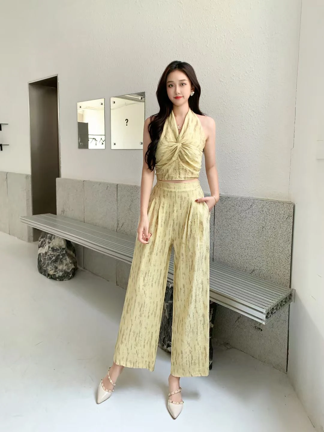 

Gagarich Summer New Fashion Style Versatile Look Slim Sleeveless Hanging Neck Top High Waist Wide Leg Pants Two Piece Set Women