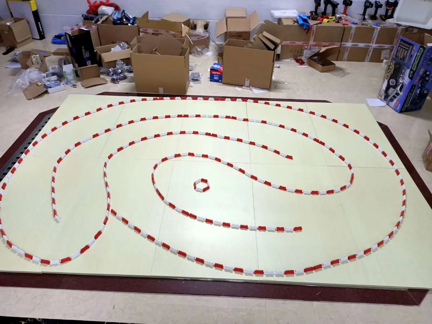 Barrière De Course RC – Set De 50 Clôtures En Plastique Rouge/blanc – Mini Piste Drift 1/18 – Léger, Modulable – Installation Facile