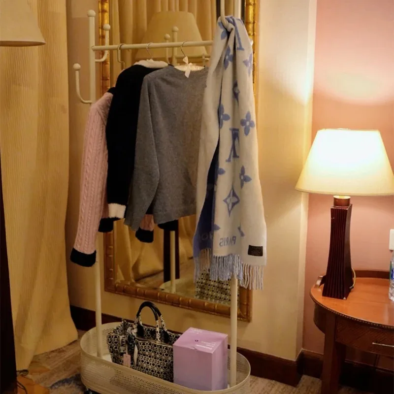 

Cream style bedroom floor mobile hanger bedside clothes hanger at night clothes hanger home room bedside coat rack