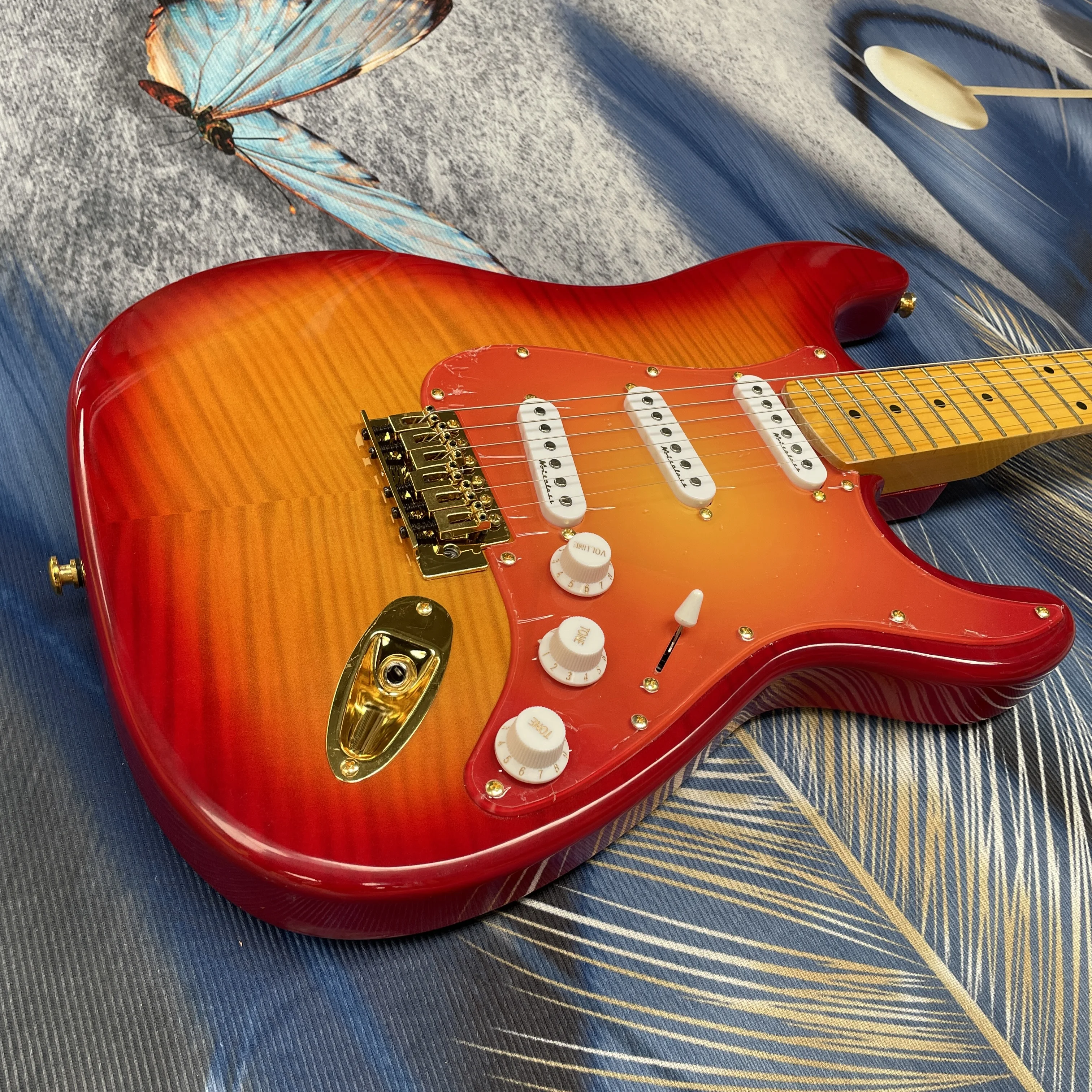 6-string gradient tiger Pattern ST electric guitar, three single-coil pickups, gold hardware guitars, stage Performance guitarra