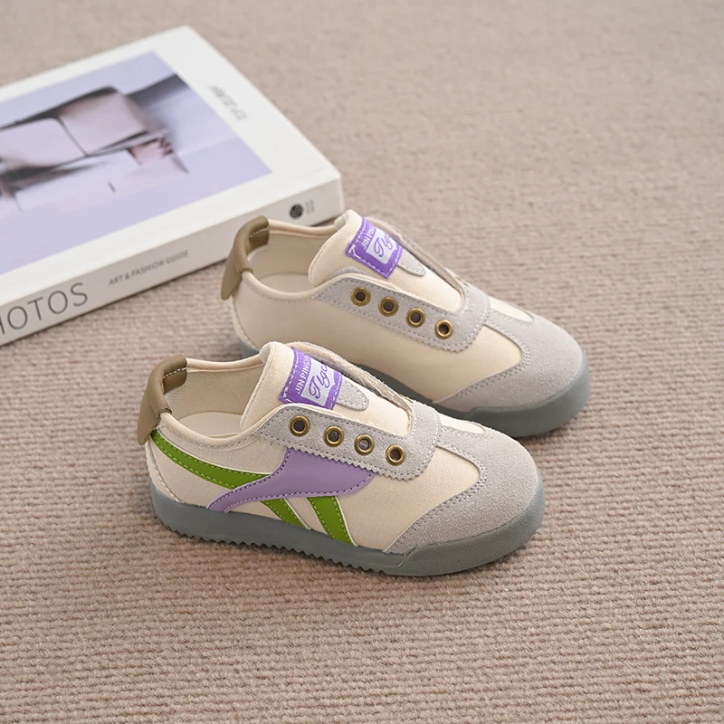어린이 캔버스 신발 2025 봄 소년과 소녀를위한 새로운 스타일 부드러운 밑창 편안한 캐주얼 보드 신발 Forrest Gump 신발