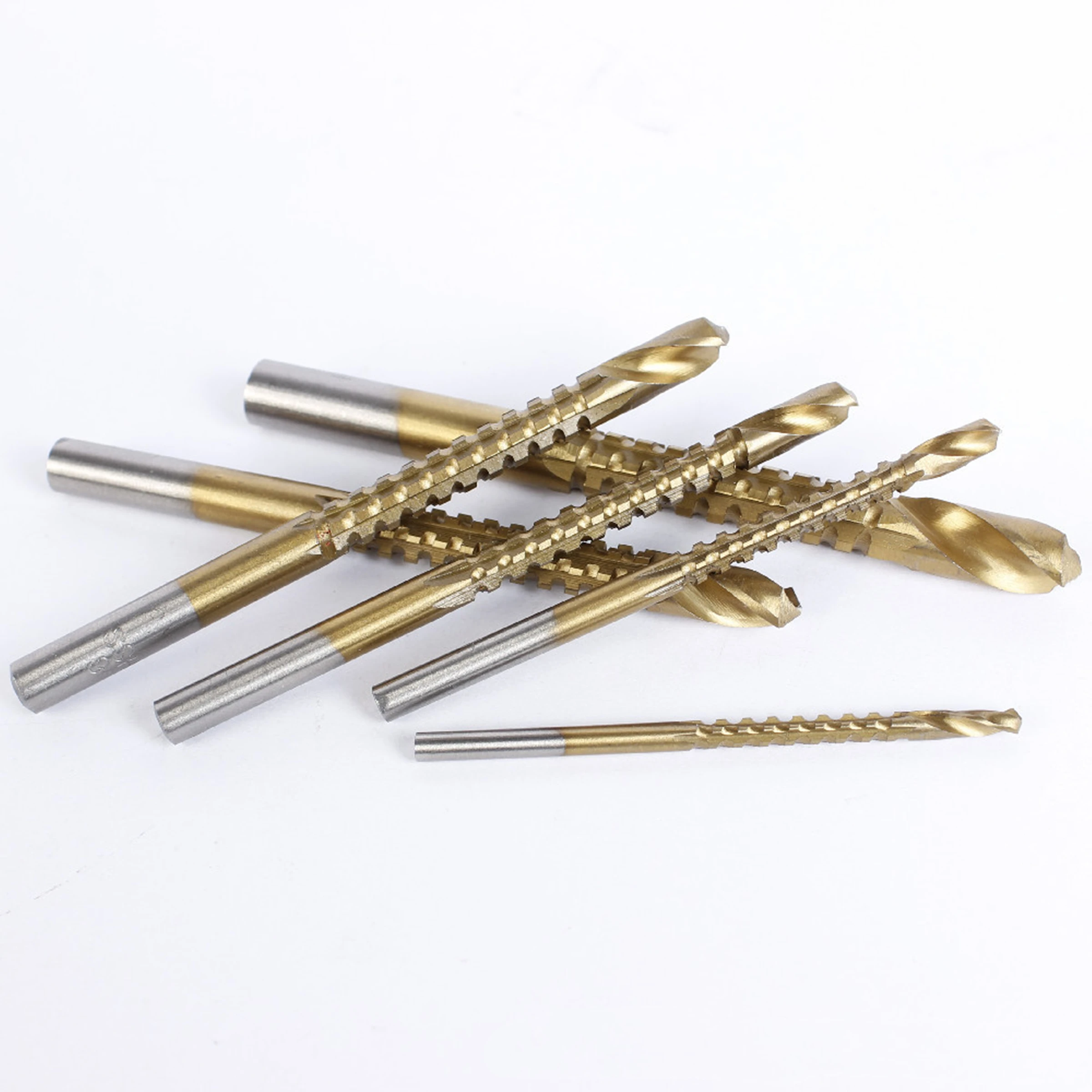 สว่านฟันเลื่อยสําหรับเจาะกระดานไม้และ Slotting ไม่สม่ําเสมอเจาะรูฟันเลื่อย Twist เจาะไม้เจาะรูเจาะ