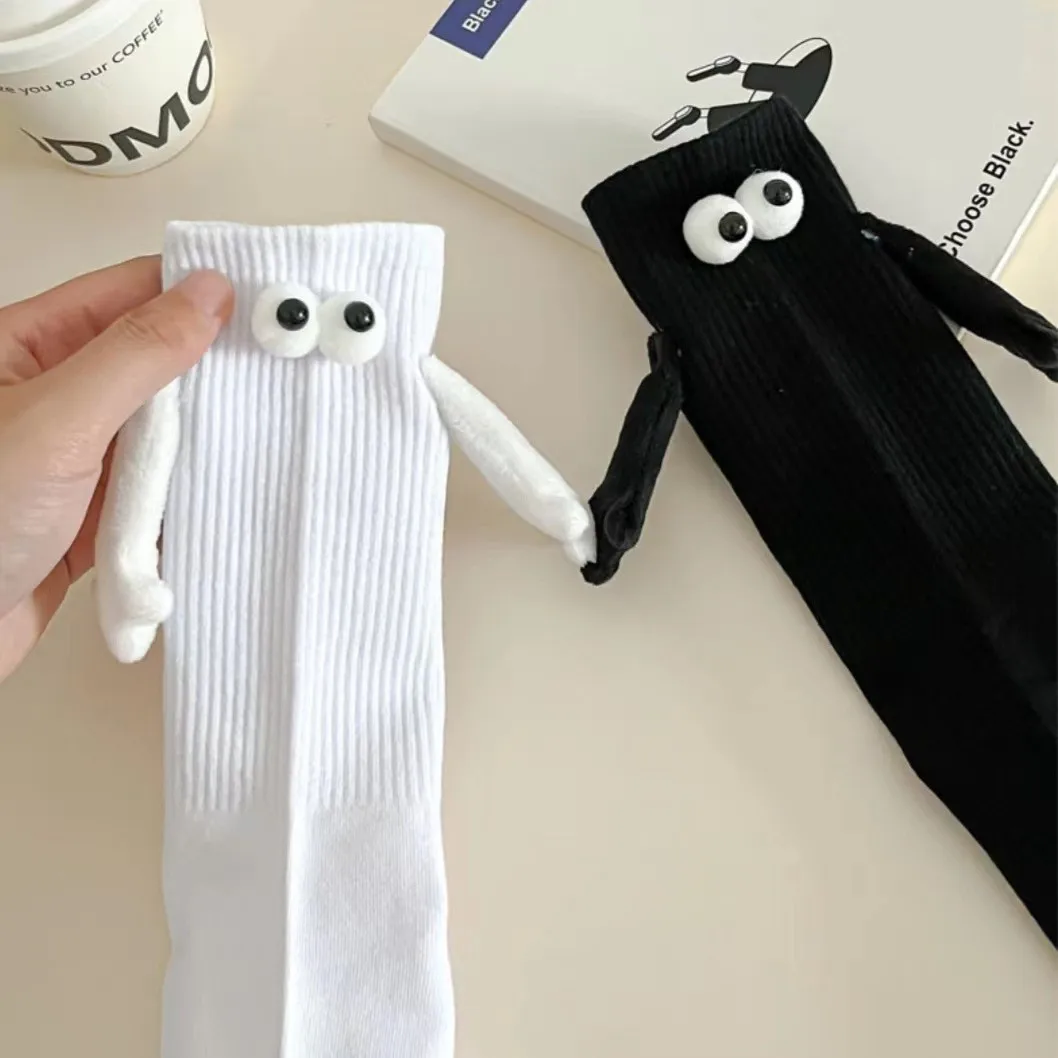 1/2 Paar lustige magnetische Paarsocken – Hand-in-Hand-Design, einfarbige Cartoon-Socken für Erwachsene, Urlaubsparty-Geschenke – Detail 10
