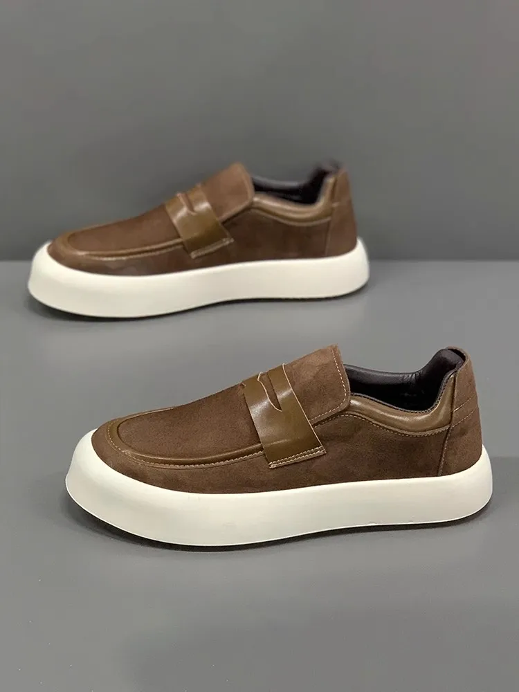 Novos sapatos masculinos de trabalho casual camurça respirável sola grossa deslizamento no dedo do pé redondo designer personalidade clássico moda mocassins