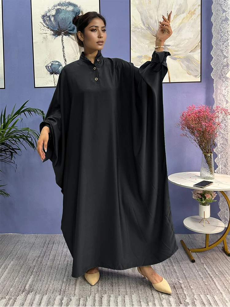 Middle Eastern Muslim women\'s long sleeved black loose robe dress