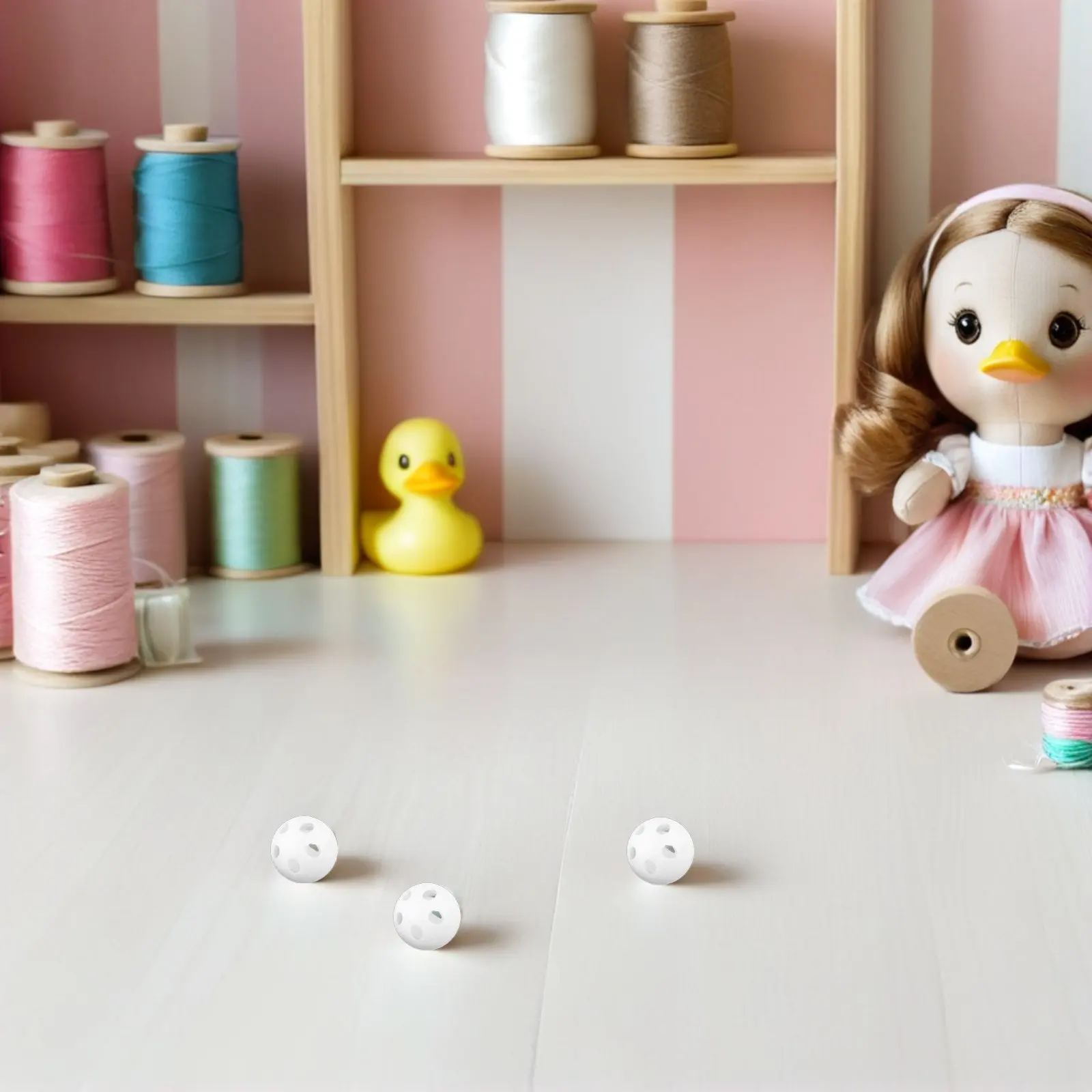 

60 пластиковых шариков-погремушек с мягким звонком — вставки для самостоятельного изготовления детских погремушек и сенсорных игрушек для раннего развития