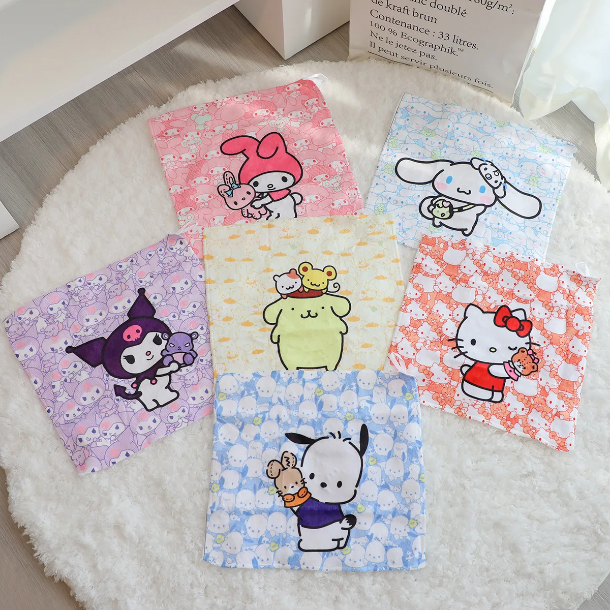 MINISO Disney serie multi-testa piccolo asciugamano quadrato asciugamano da cucina bagno pulire le mani e trasportare piccoli asciugamani fuori