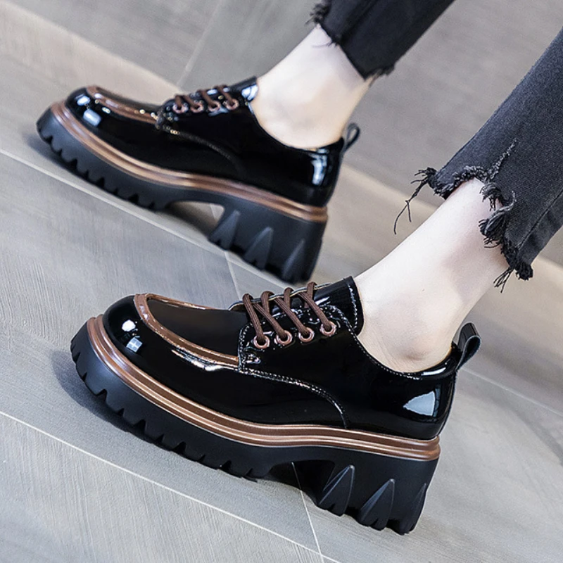 Brytyjski styl Chunky Platform Pumps Casual Women Autumn Lace Up Thick Heels Loafers Woman Round Toe Patent Leather Shoes