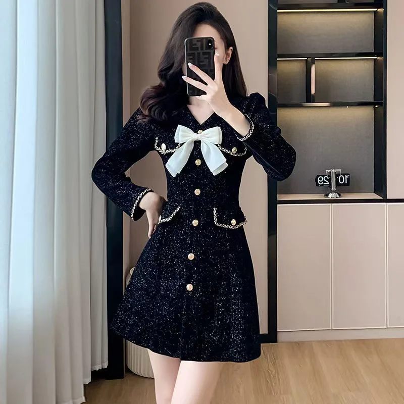 Winter 2024 French New Fashion Sense V-neck Bow Waist Small Fragrance Dress Ladies New Fashion Niche Bottoming Black Skirt Coat