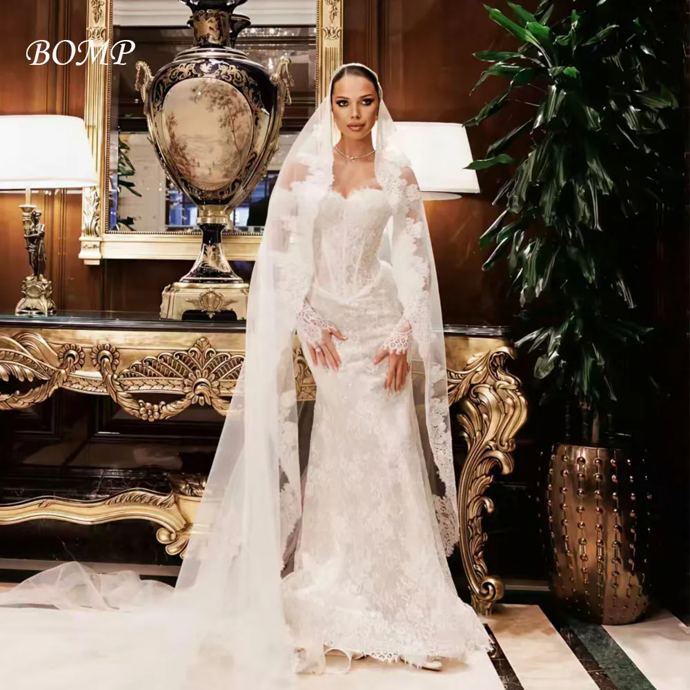 Suknia ślubna BOMP w stylu vintage, biała koronka, dekolt w serduszko, odkryte ramiona, długie rękawy, plisowana, krój syreny, suknia ślubna szyta na miarę, Vestido de novia