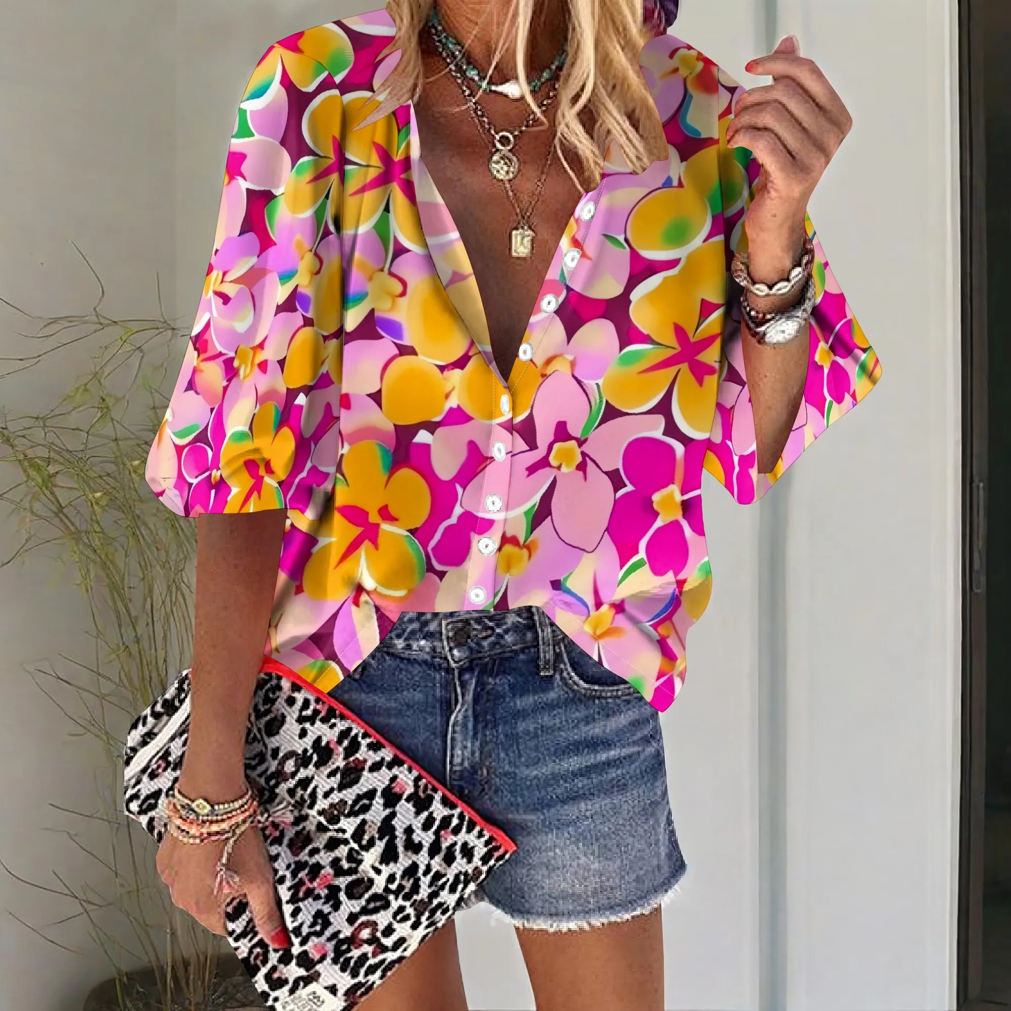 Рисунок 2 - Женская летняя блузка с неоновыми цветами и графикой