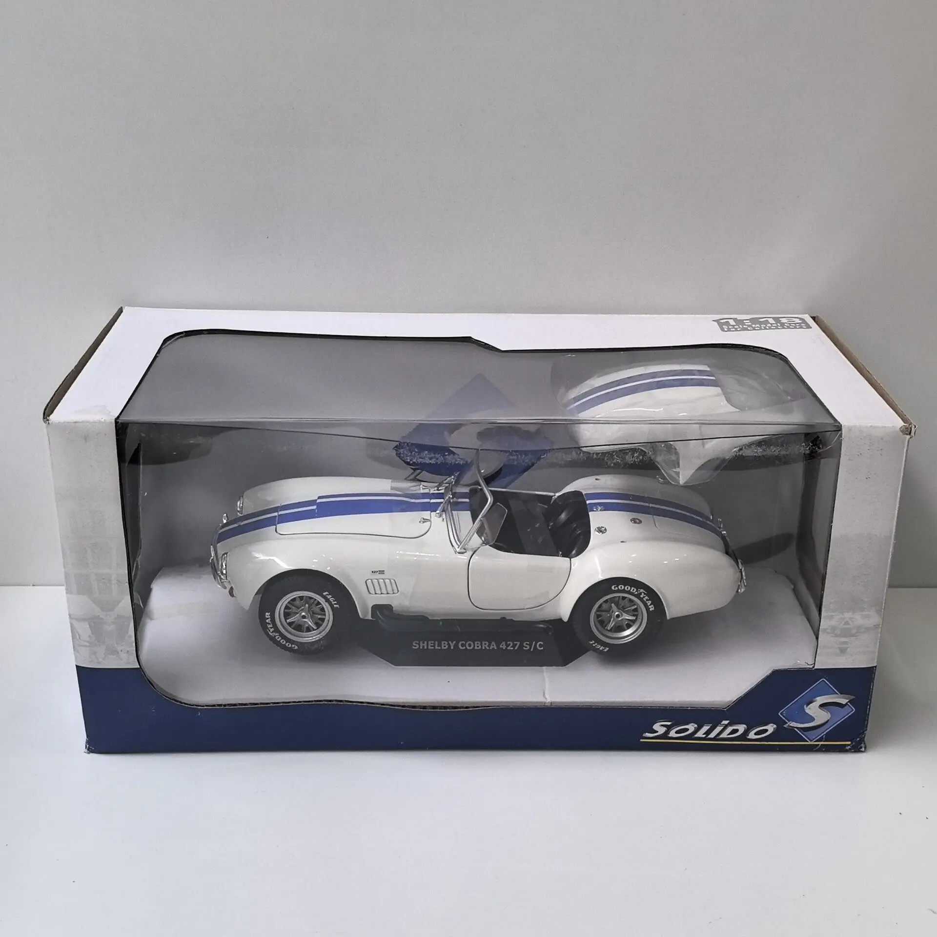 

Diecast SOLIDO 1/18 Scale SHELBY COBRA 427 S/C 1965 S2 Alloy Car Model