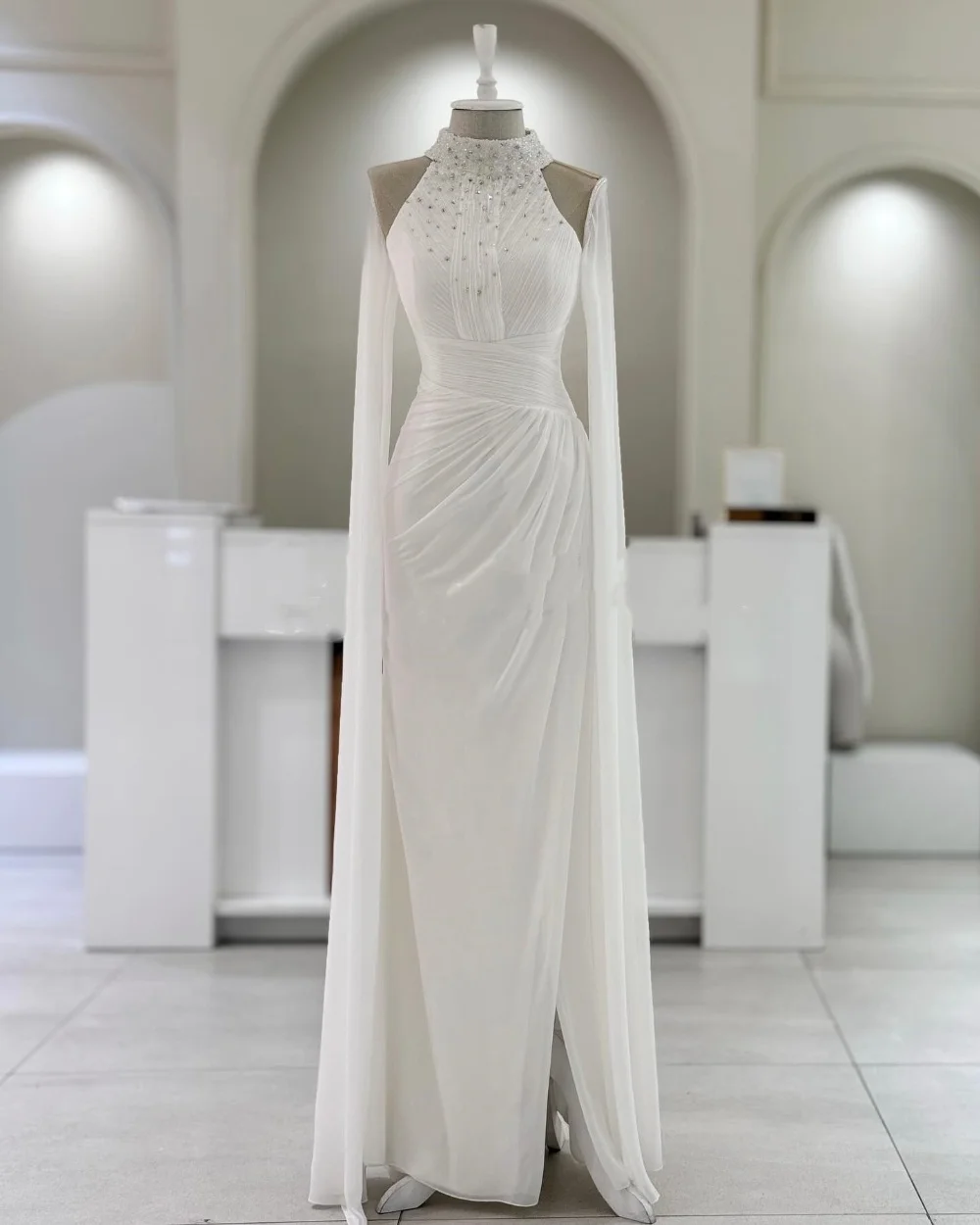 

Customized Modern Style Elegant Chiffon Ruched Rhinestone Beading Straight Halter Long Dresses Bespoke Occasion Dresses Matching