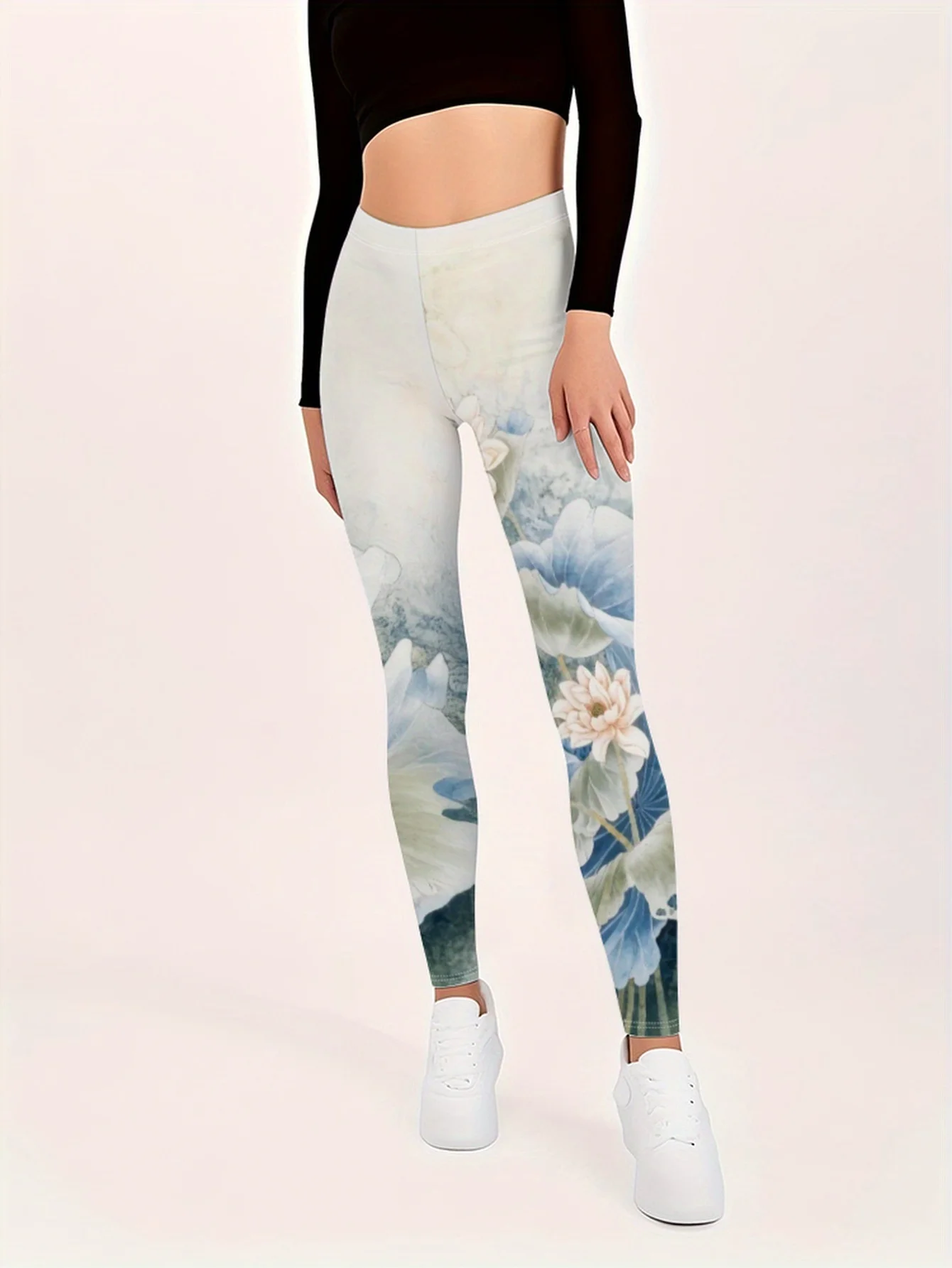 

Women's floral print leggings, made of a polyester and spandex blend, stretchy for autumn and winter wear.
