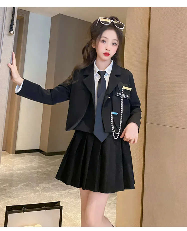 Schuluniform-Set für junge Mädchen im JK-Stil, einzigartige formelle Jacke mit Kette und plissiertem Rock, 2-teiliger Blazer-Anzug für Schulkinder. – Detail 11