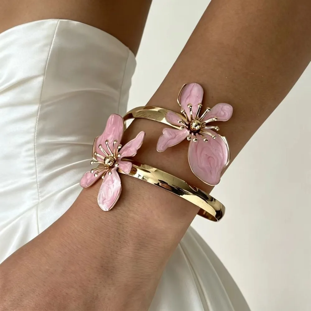 Retro Romantic Enamel Double Flowers Cuff Bracelet Gold Tone Opening Floral Bangles for Women Summer Vacation Wedding Jewelry