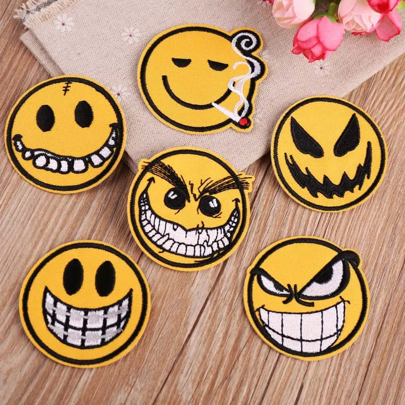 

Funny Terror Round Yellow Expression Iron-on Sew Embroidered Badge Patches for DIY T-shirt Backpack Clothing Appliques Sticker