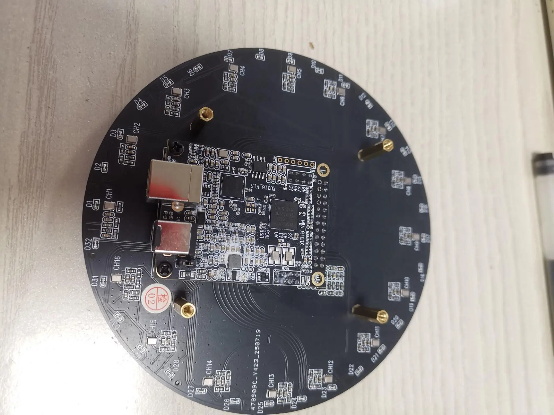 USB Sound Card with Circular 16-Channel Microphone Array and 32 LED Directional Indicators