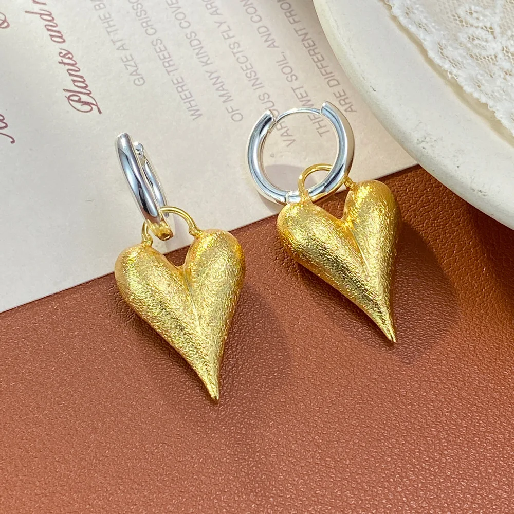 Retro personality exaggerated gold and silver contrasting colors three-dimensional love ear buckles femininity simple earrings