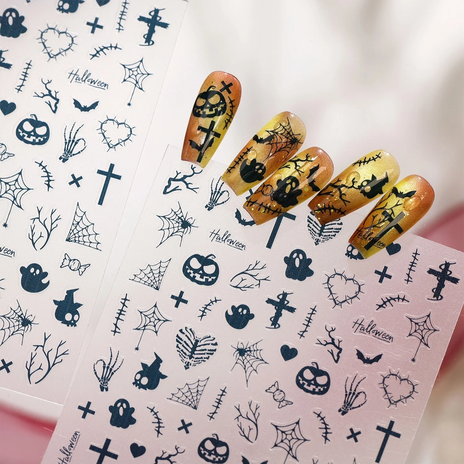 Gotische Skelett- und Halloween-Motive: Dunkle Knochenlinien, Kreuz, Herz, Totenkopf, Jack-o'-Lantern, Trockenzweige, Spinnweben, Palmen, Süße Nagelaufkleber für gruselige Halloween-Dekorationen
