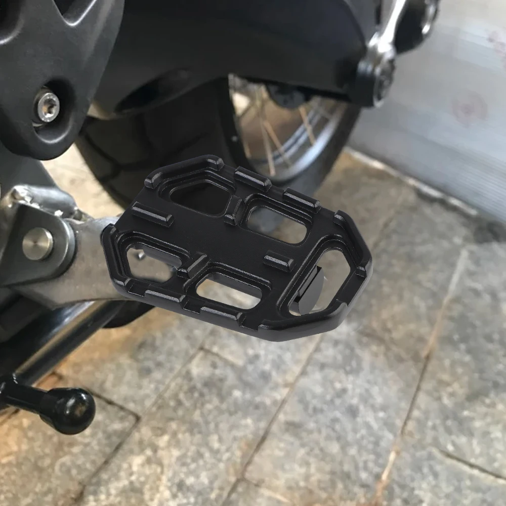 دواسات Footpegs ملحقات الدراجات النارية دواسات الدراجة النارية من سبائك الألومنيوم سهلة التركيب أجزاء عالمية معدلة باستخدام الحاسب الآلي