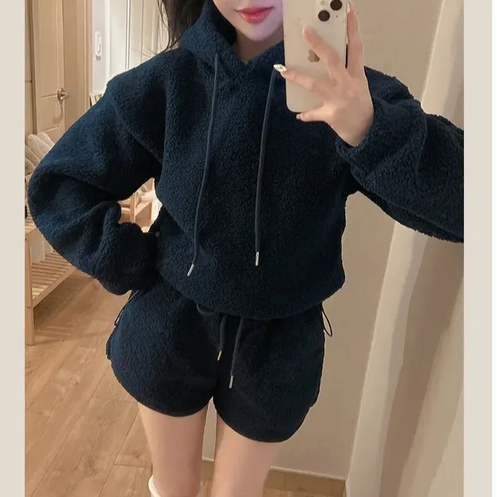 

Модный повседневный комплект из двух предметов: толстовка с капюшоном из овечьей шерсти и шорты с высокой талией для женщин, осенне-зимняя спортивная одежда для отдыха